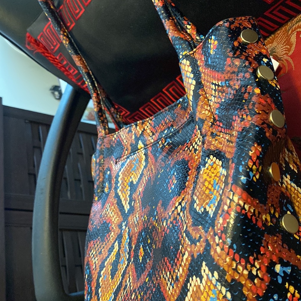 The most important part is looking fabulous in a beautiful Hammitt bag! - Picture 11 of 12
